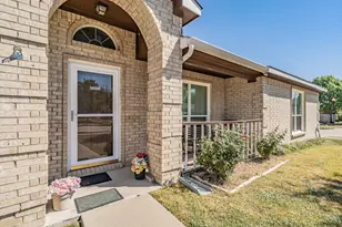 400 Piccadilly Cir, Burleson, TX 76028 - Photo 35