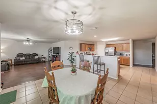 400 Piccadilly Cir, Burleson, TX 76028 - Photo 11