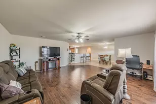 400 Piccadilly Cir, Burleson, TX 76028 - Photo 15