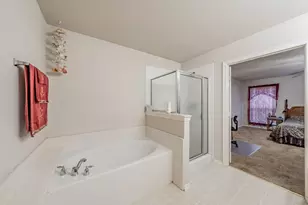 400 Piccadilly Cir, Burleson, TX 76028 - Photo 21