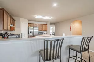 400 Piccadilly Cir, Burleson, TX 76028 - Photo 11