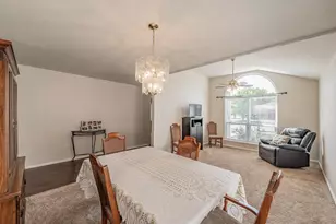 400 Piccadilly Cir, Burleson, TX 76028 - Photo 5