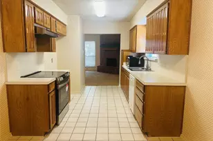 2621 Ozark Dr, Grand Prairie, TX 75052 - Photo 13