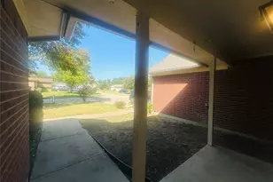 2621 Ozark Dr, Grand Prairie, TX 75052 - Photo 3