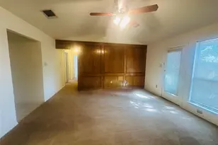 2621 Ozark Dr, Grand Prairie, TX 75052 - Photo 7