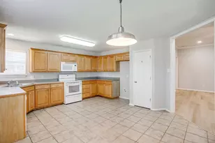 543 Thistle Meade Cir, Burleson, TX 76028 - Photo 9