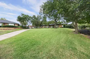 7801 Timberwood Ct, Fort Worth, TX 76179 - Photo 35