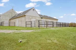 10984 Stagecoach Pass, Pilot Point, TX 76258 - Photo 5