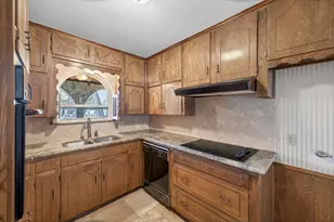 1613 Trinity Ct, Bedford, TX 76022 - Photo 17