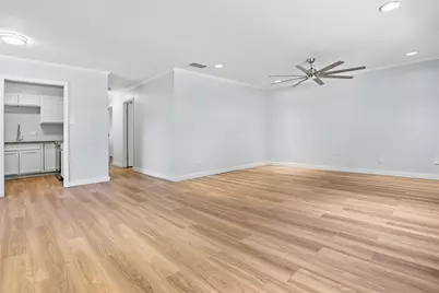 907 W Bridge, Granbury, TX 76048 - Photo 3