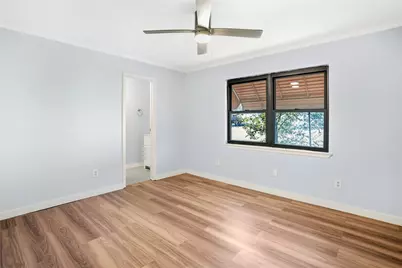 907 W Bridge, Granbury, TX 76048 - Photo 13