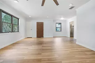 907 W Bridge, Granbury, TX 76048 - Photo 5