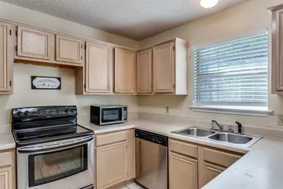 2811 Monthaven Drive, Arlington, TX 76001 - Photo 9