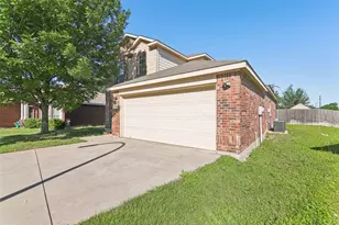 6321 Stone Lake Dr, Fort Worth, TX 76179 - Photo 3