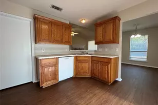 7917 Rattlers Ct, Arlington, TX 76002 - Photo 5