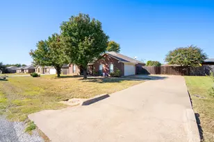 2924 Meandering Way, Granbury, TX 76049 - Photo 33