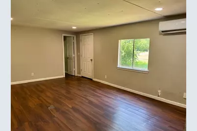 914 Pawnee Trail, Granbury, TX 76048 - Photo 3