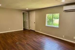 914 Pawnee Trail, Granbury, TX 76048 - Photo 3