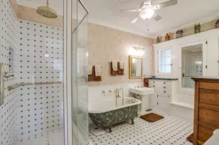 2135 Pembroke Dr, Fort Worth, TX 76110 - Photo 17