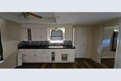 1713 W Frank Street, Grand Saline, TX 75140 - Photo 11