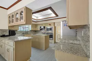 10211 Shadow Way, Dallas, TX 75243 - Photo 21