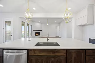 172 Liv Mdw Wy, Waxahachie, TX 75165 - Photo 17