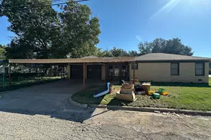 932 W Live Oak St, Jacksboro, TX 76458 - Photo 3