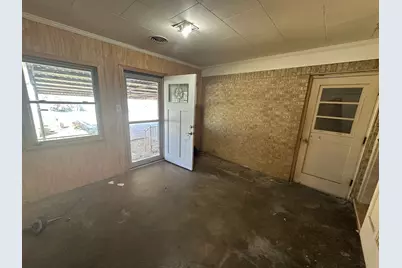 932 W Live Oak Street, Jacksboro, TX 76458 - Photo 5