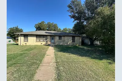 932 W Live Oak Street, Jacksboro, TX 76458 - Photo 1