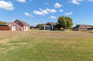 2101 W Emerald Bend Ct, Granbury, TX 76049 - Photo 35