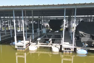 2101 W Emerald Bend Ct, Granbury, TX 76049 - Photo 37