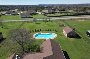 2101 W Emerald Bend Ct, Granbury, TX 76049 - Photo 31
