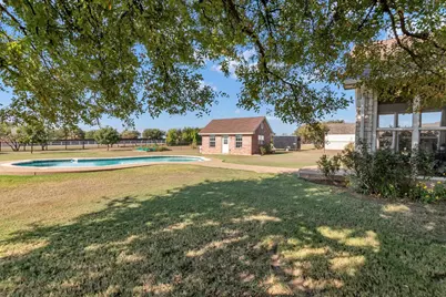 2101 W Emerald Bend Court, Granbury, TX 76049 - Photo 31