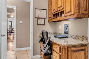 2101 W Emerald Bend Ct, Granbury, TX 76049 - Photo 23