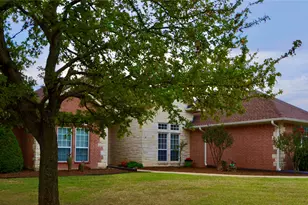 2101 W Emerald Bend Ct, Granbury, TX 76049 - Photo 3