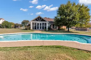 2101 W Emerald Bend Ct, Granbury, TX 76049 - Photo 35