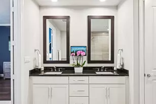 2815 Lynlock Ct, Dallas, TX 75219 - Photo 21