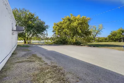 914 Halsell Street, Bridgeport, TX 76426 - Photo 15