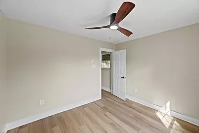 10211 Glenmawr Drive, Houston, TX 77075 - Photo 29