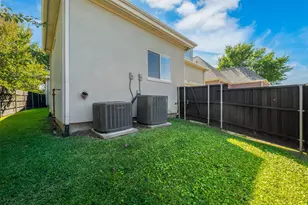 3321 Kendall Ln, Irving, TX 75062 - Photo 35