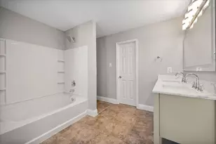 800 Green Heath Ave, Fort Worth, TX 76120 - Photo 17