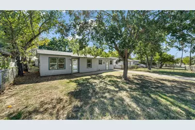 1404 SE 12th Street, Mineral Wells, TX 76067 - Photo 1