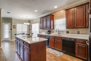 2801 Pomponessett Dr, Arlington, TX 76001 - Photo 17