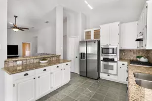 2401 Manchester Dr, Carrollton, TX 75006 - Photo 11