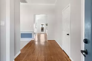 2401 Manchester Dr, Carrollton, TX 75006 - Photo 5