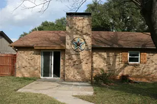 2205 Towne N Dr, Cleburne, TX 76033 - Photo 11