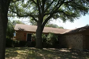 2205 Towne N Dr, Cleburne, TX 76033 - Photo 1