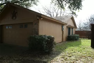 2205 Towne N Dr, Cleburne, TX 76033 - Photo 13