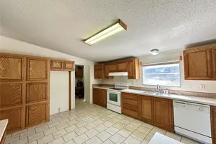 912 Partridge Ct, Granbury, TX 76049 - Photo 9