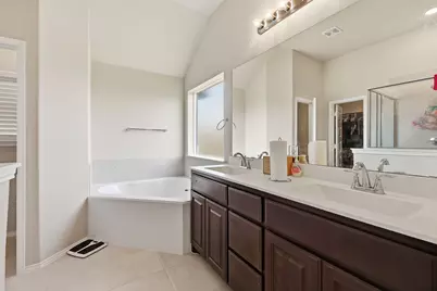 1204 Queens Brook Lane, Fort Worth, TX 76140 - Photo 7